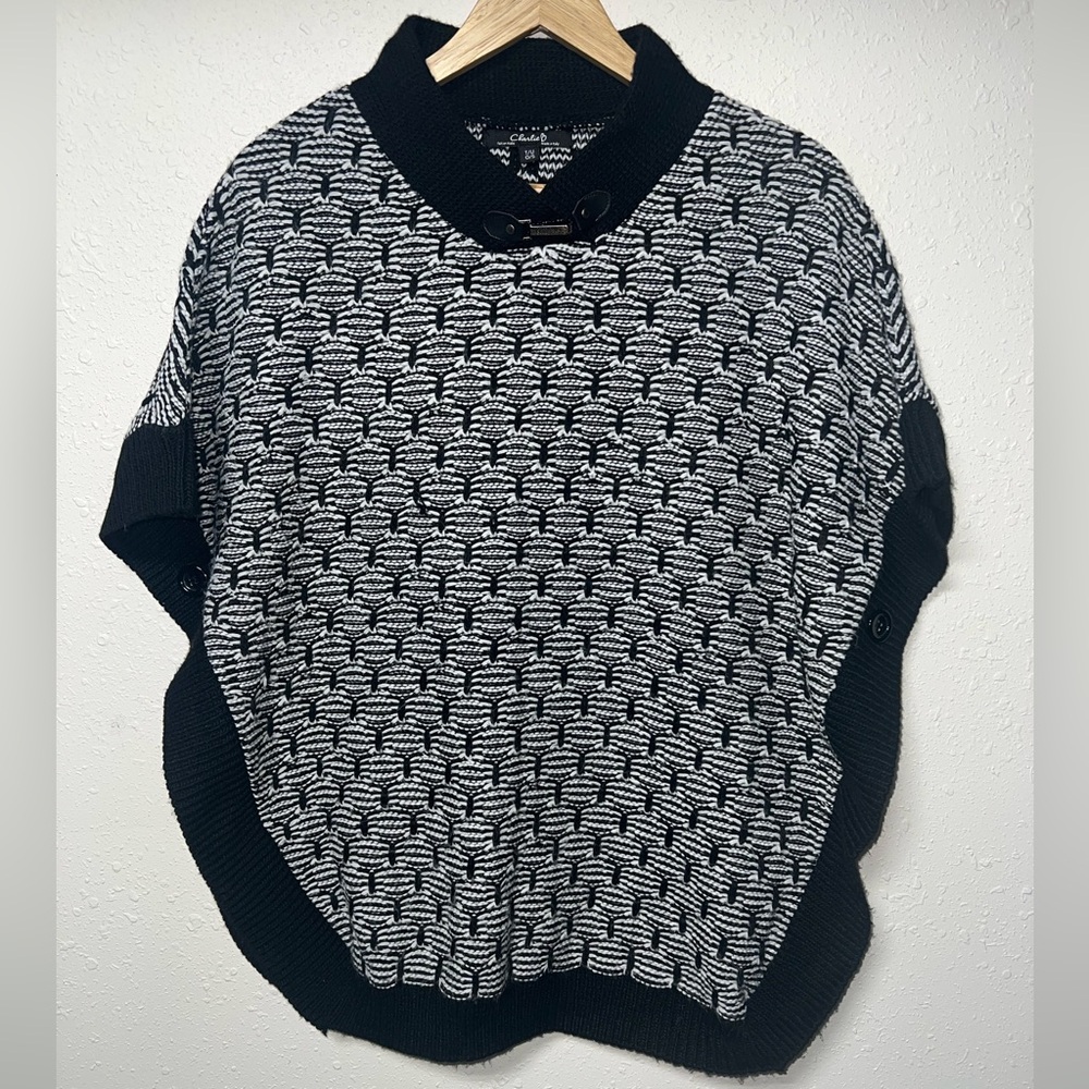 Charlie B Pancho Style Sweater‎ Made in Italy One Size 
Black/White